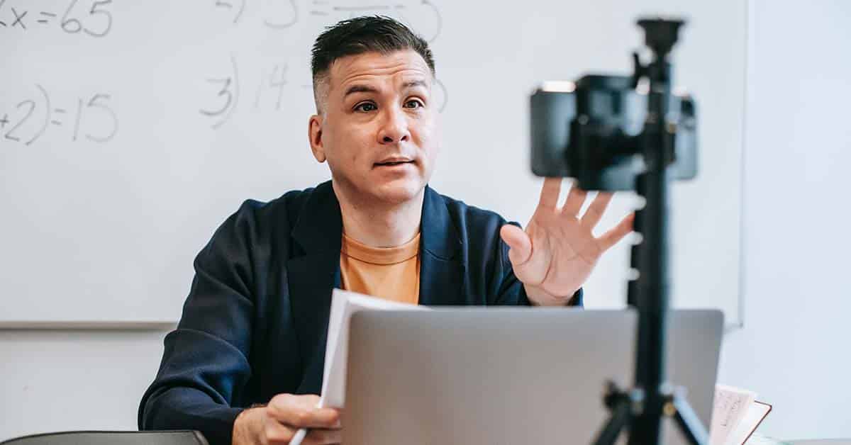 Learn to Teach Online: Microcredential for Educators