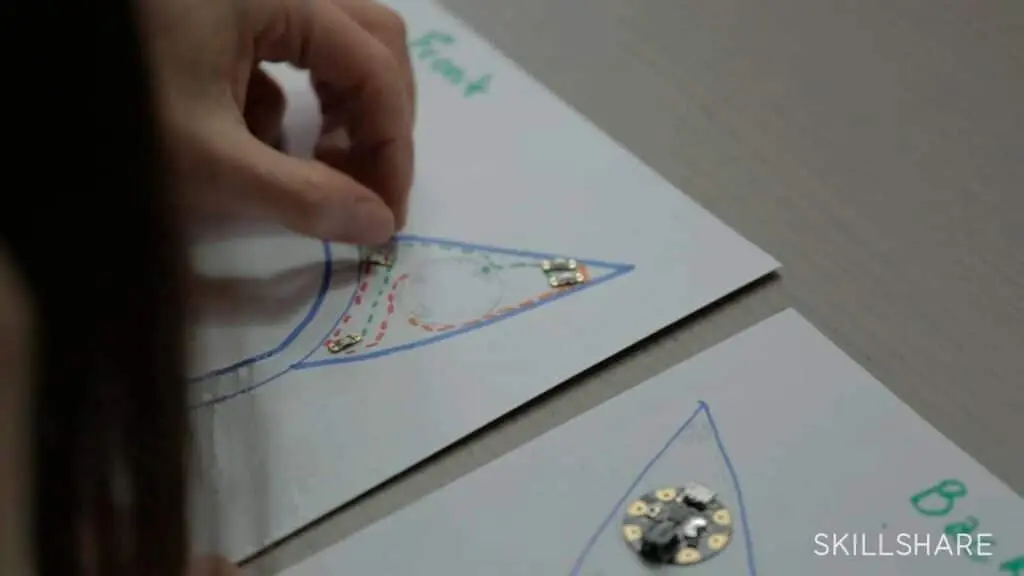 Arranging the LED lights along the outline of the front
