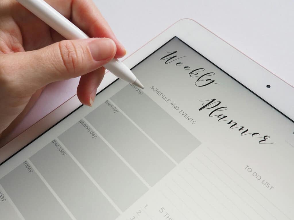 Note-taking apps often provide templates for common formats like to-do lists, meeting notes, and project plans