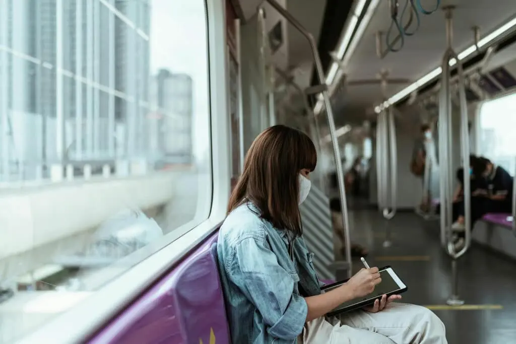With a smartphone or tablet, you can take notes conveniently anytime and anywhere